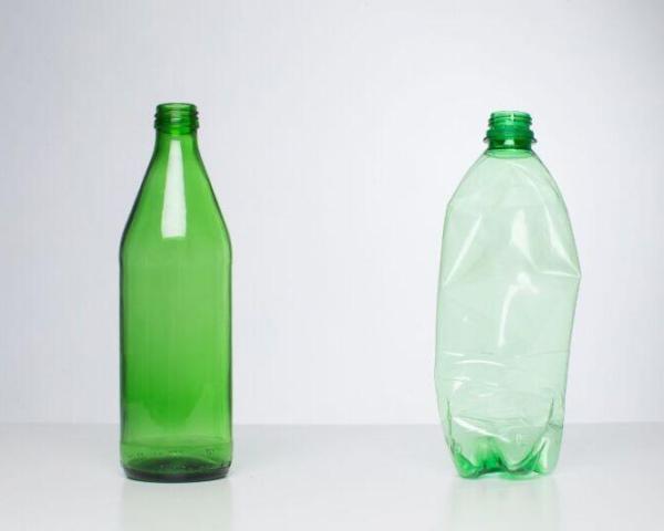 botol kaca vs botol plastik