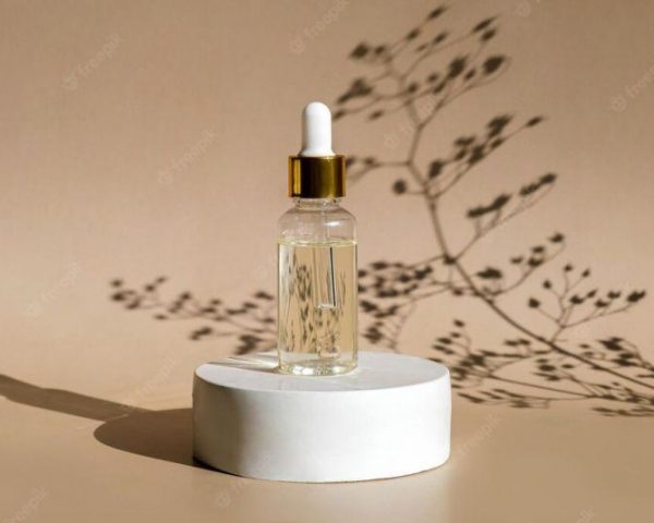 natural-oil-cosmetic-glass-bottle-mockup-with-silver-lid-spa-concept-mineral-organic-beauty-product_497537-424